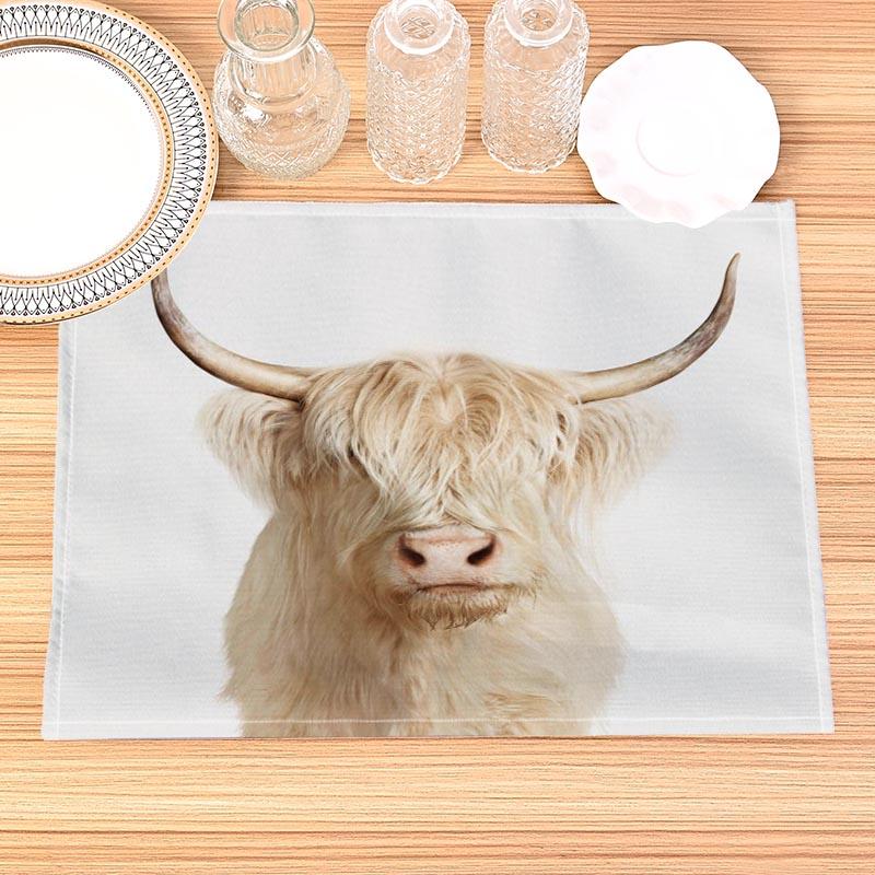 Highland Cow Placemat Cotton Linen Fabric Table Mats Family Dinner Tableware Kitchen Size 30X45cmTable Mat