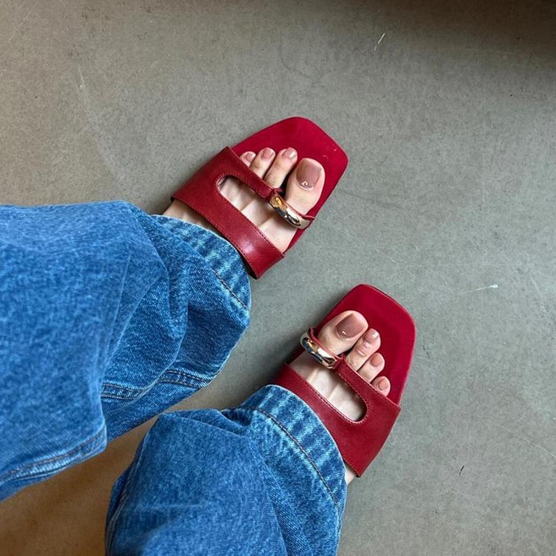 Women Slippers Metal Buckle Design Flat Bottom Slippers French Temperament Square Head Women Slides Summer New Casual Flip Flops