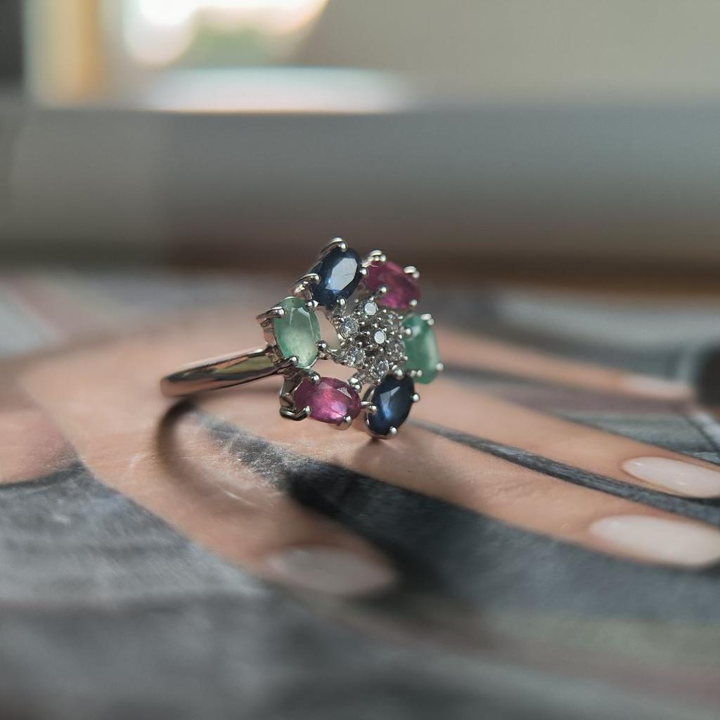 Srebrny pierścionek z naturalnym szafirem, rubinem, szmaragdem, waga wyrobu 3,17 g (2191117)
