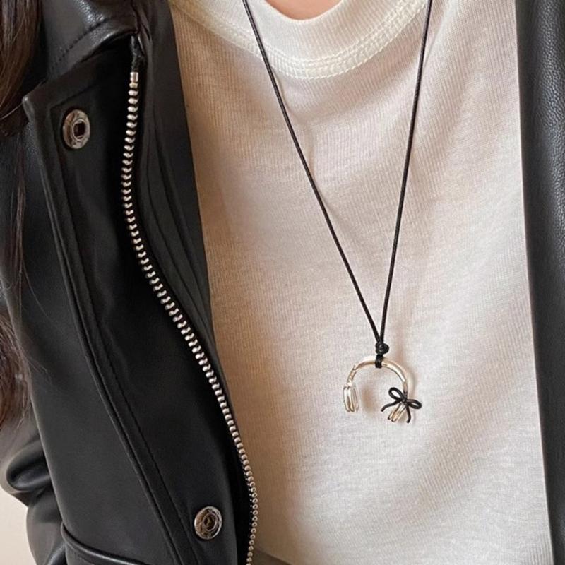 Elegant Headphone Pendant Necklace For Women Stylish Layering Jewelry Gift Trendy Minimalist Neck Chain Accessory
