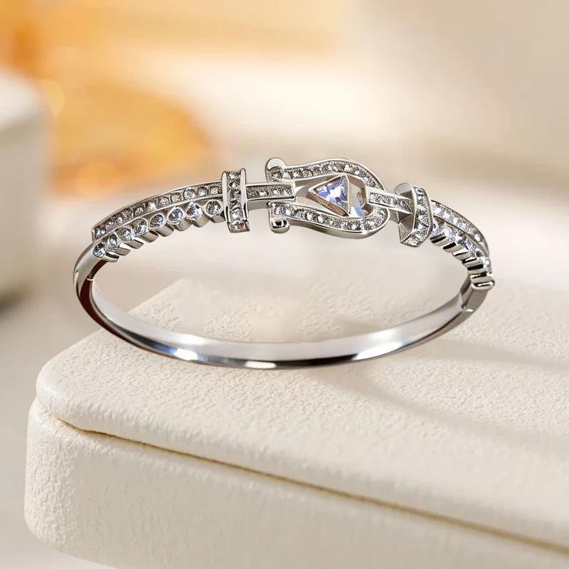 Элегантный браслет-подкова с бриллиантами для женщин - Универсальный нишевый дизайн для повседневного ношения серебряный