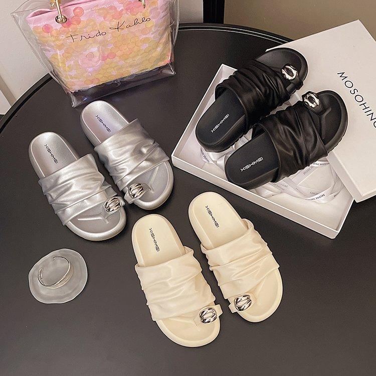 French pleated set of toe slippers for women's summer wear 2025 new versatile thick-soled sandals for beach vacation