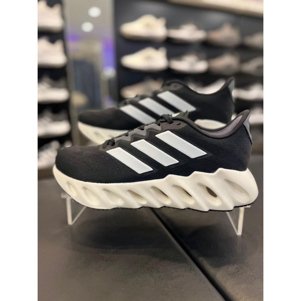 

adidas [adidas] Мужские беговые кроссовки Switch FWD ID1780