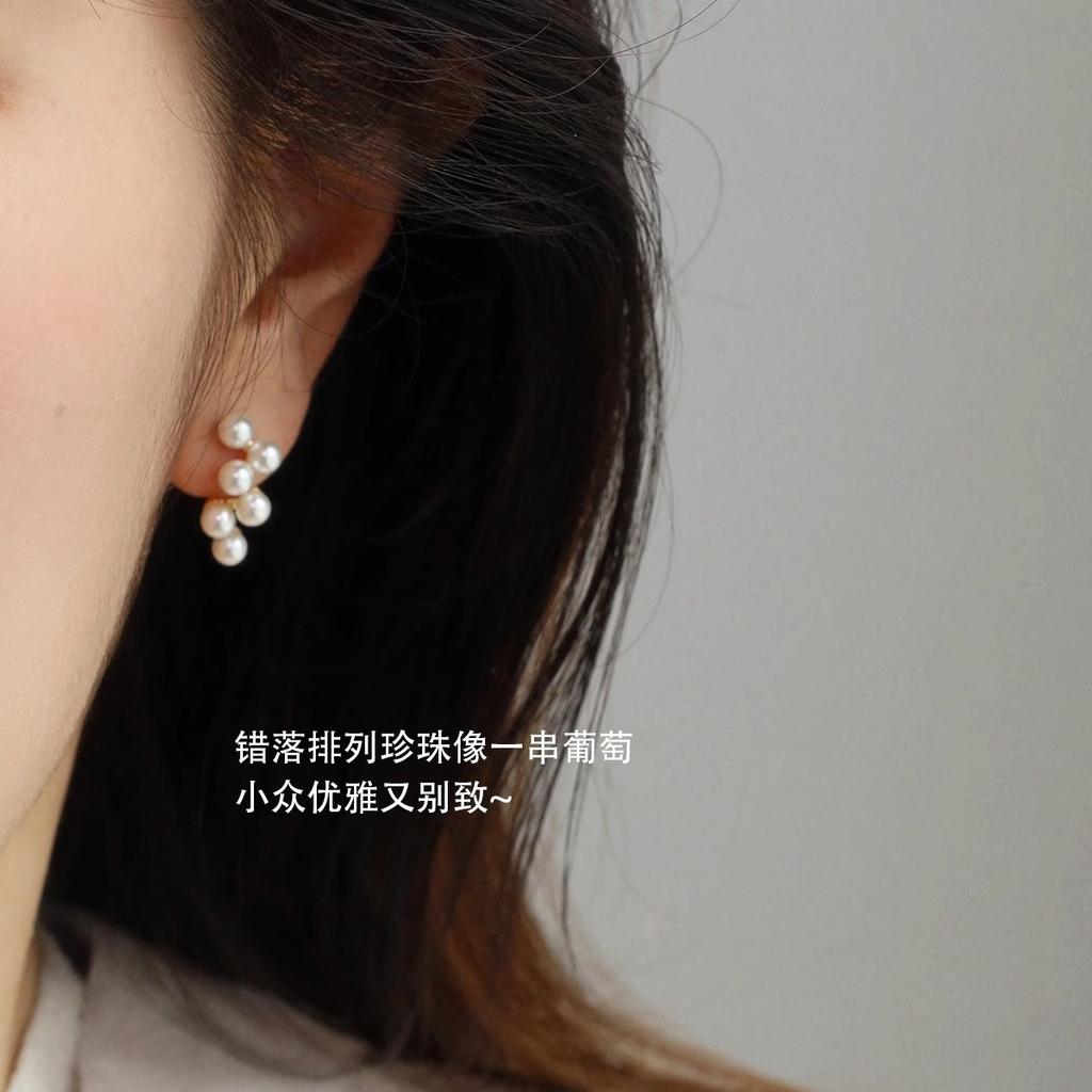 Small Grape Pearl Stud Earrings Silver Needle French Simple Temperament Earrings High-end Niche Women's Daily Versatile and Elegant