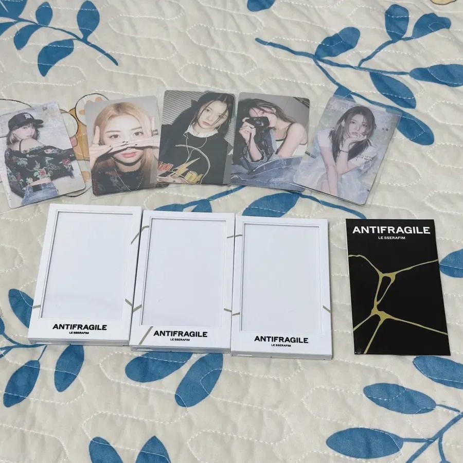 

LE SSERAFIM Включена фотокарточка - предзаказный бонус Weverse