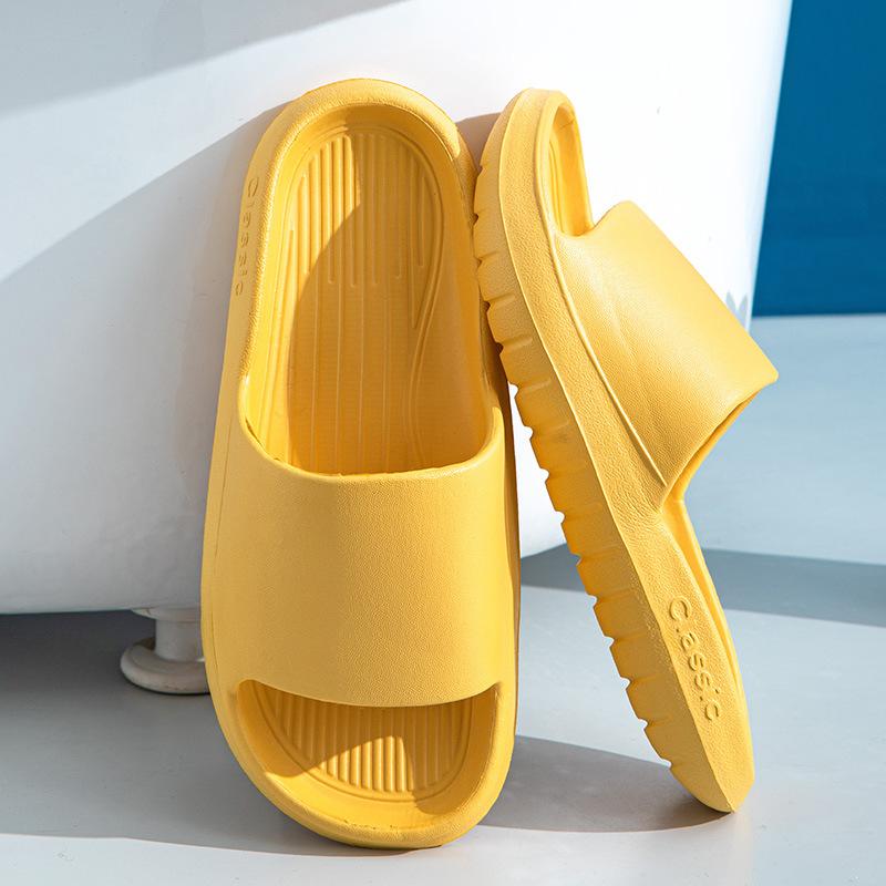 Pantoufles de nuage Super légères pour femmes, sandales d'été de plage à semelle souple, tongs EVA pour hommes et dames, diapositives antidérapantes pour salle de bain à domicile