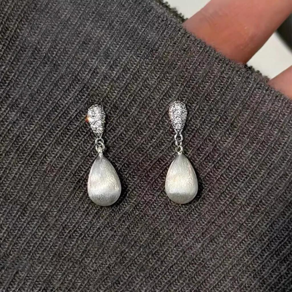Wire-shaped Droplet Earrings for Women, Light Luxury Style, Exquisite Retro Earrings, Versatile Accessories, Vintage Style