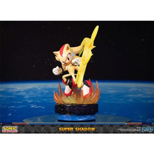 Statuia Super Shadow Sonic the Hedgehog