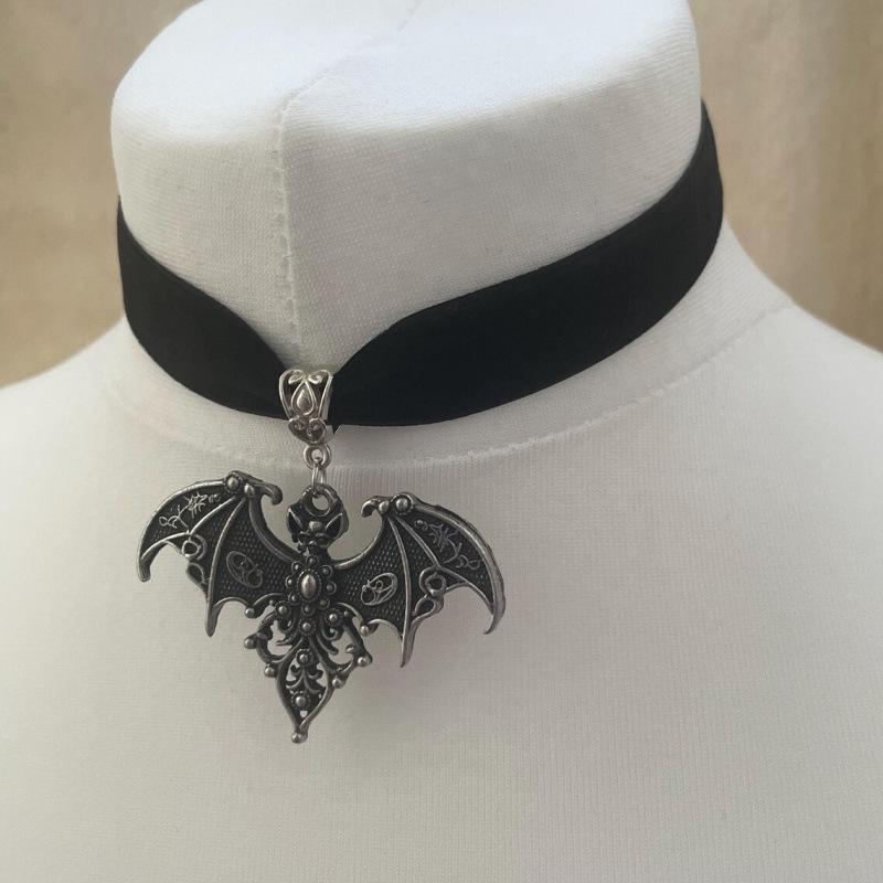 Gotische Silberfledermaus Anhänger Halskette mit schwarzem Samt Choker für Vampir Rollenspiele