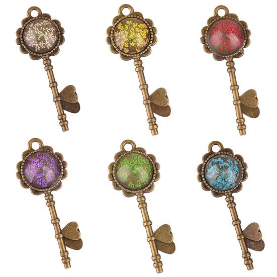 Heart Babysbreath Round Bezel Key Pendant