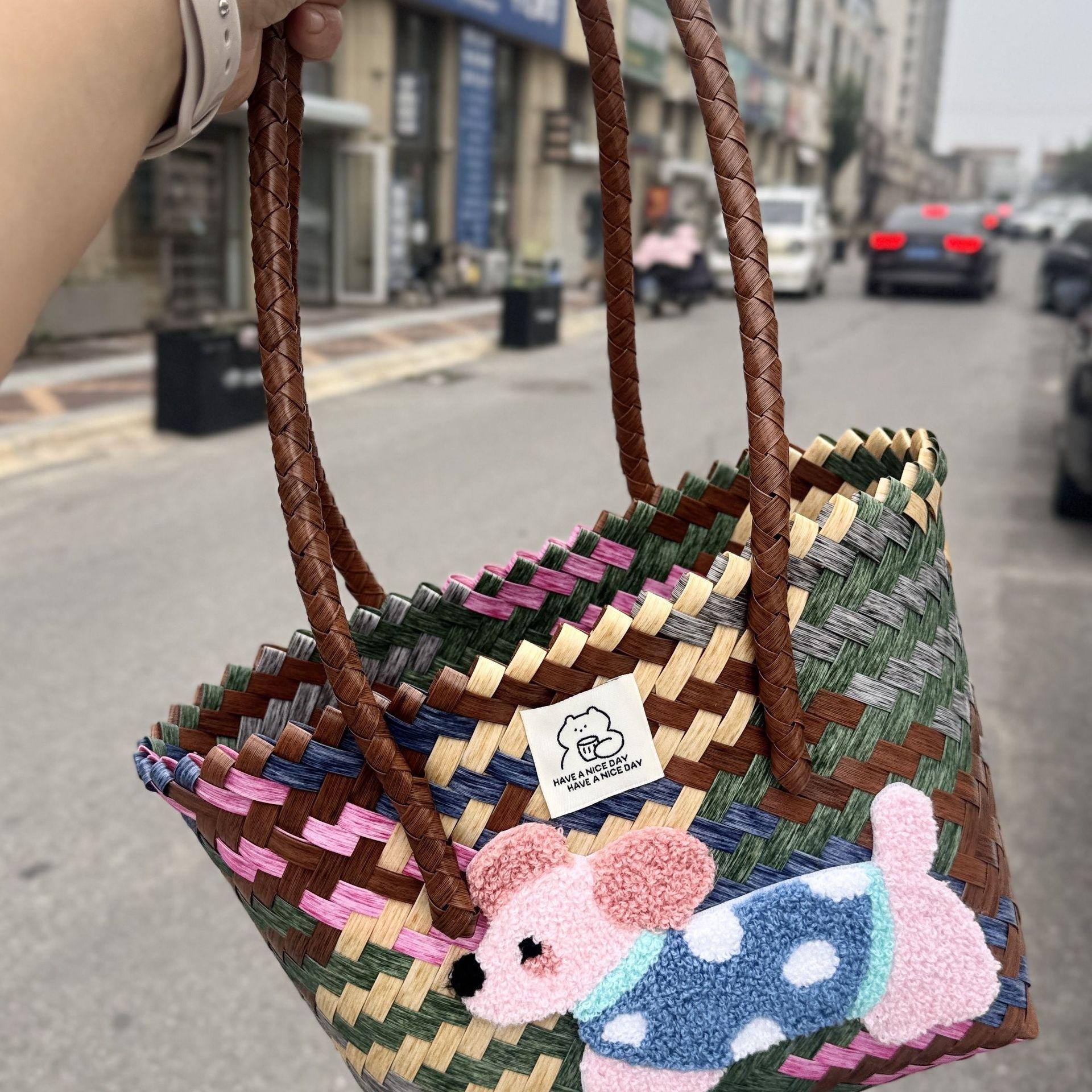 

Шикарная плетеная сумка: 2025 Большая плетеная сумка с единорогом