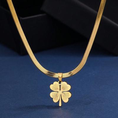 1 szt. Klasyczny i Luksusowy Stal Nierdzewna Platerowana Złotem 18K Łańcuszek o Kształcie Kości Węża Z Wisiorkiem z Koniczyną Szczęścia, Odpowiedni do Codziennego Noszenia dla Kobiet