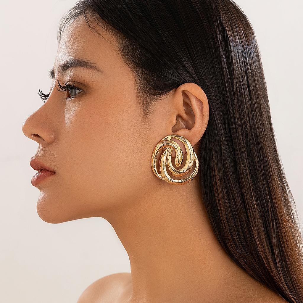 Salircon Neue Metall Schlangenförmige Spiral Ohrringe Trend Gold Farbe Punk Frau Stecker Ohrstecker Statement Ohr Accessoires