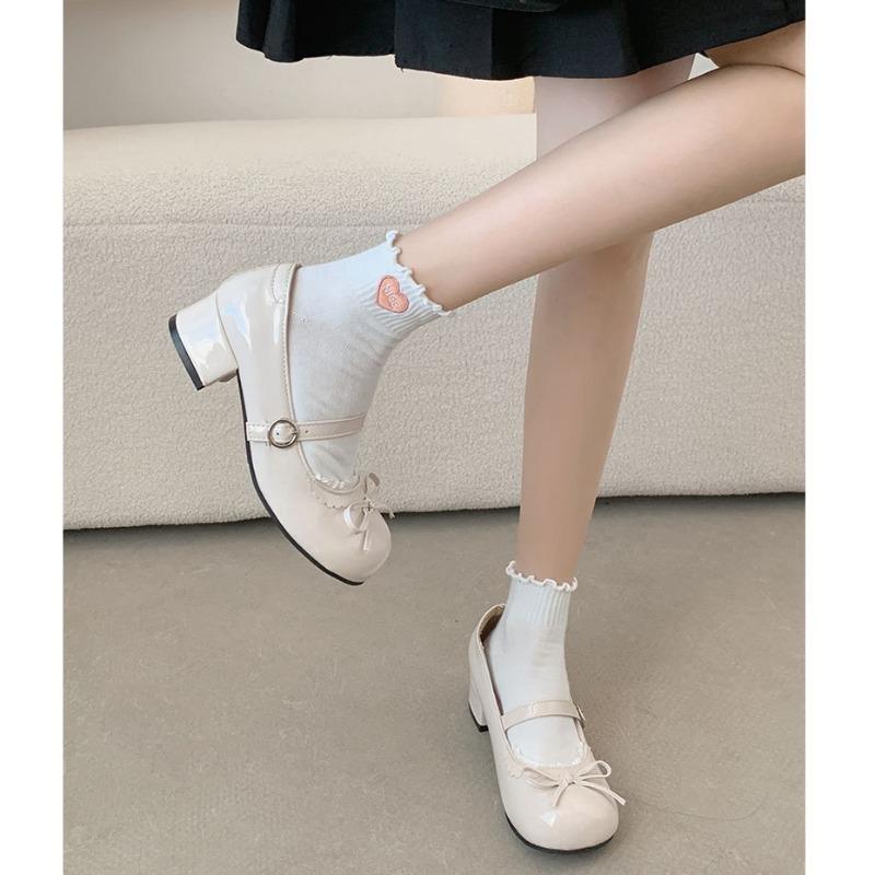 

Универсальная обувь с мелким вырезом и толстым каблуком Новая обувь в стиле ретро с круглым носком 39 бежевый