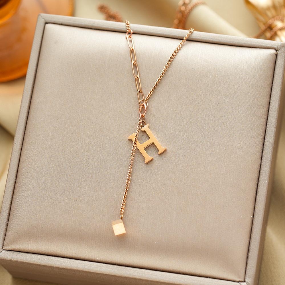 Exquisite 18K Gold-Plated Titanium Steel Necklace - Women's Clavicle Chain Jewelry, Fade-Resistant