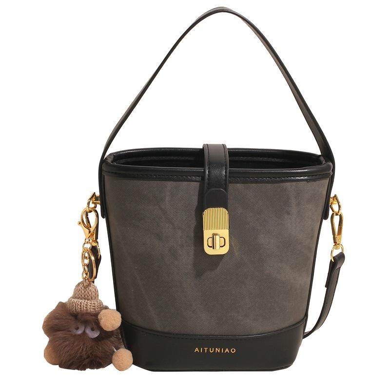 New Bag Women's Autumn and Winter Bucket Bag Niche Design Messenger Bag High Sense Work Hand Carry Women's Bag
