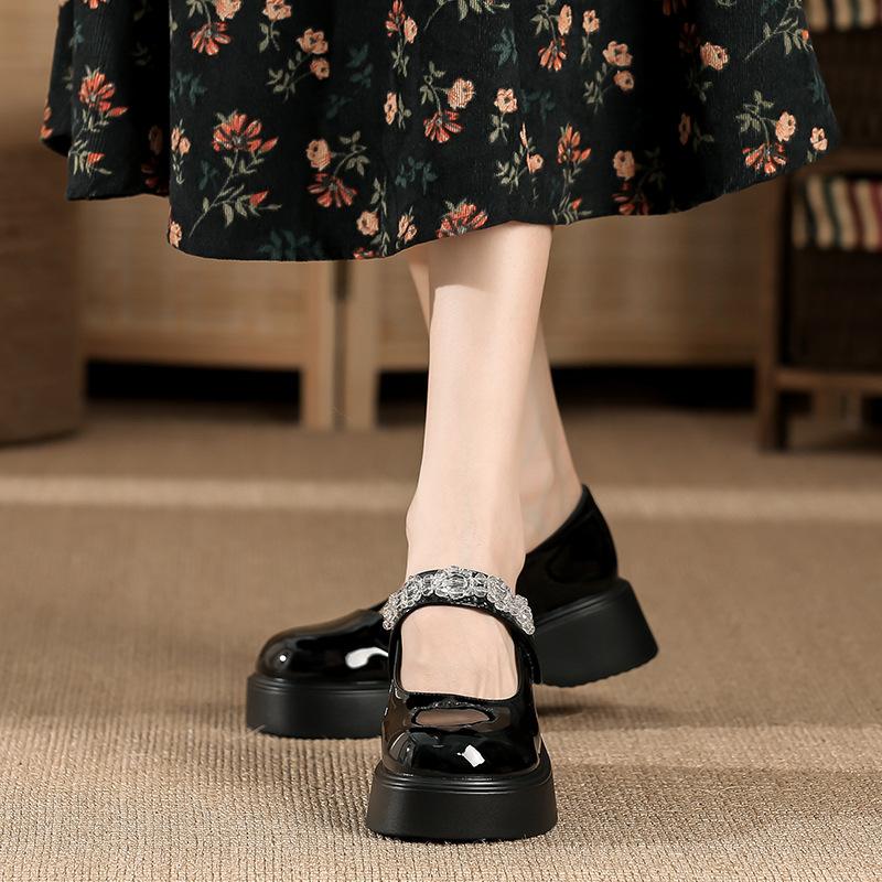 Chaussures rétro Lok Fu en cuir petit talon épais avec strass Chaussures Mary Jane pour femmes Augmenter Les Nouvelles Chaussures Huizhou.