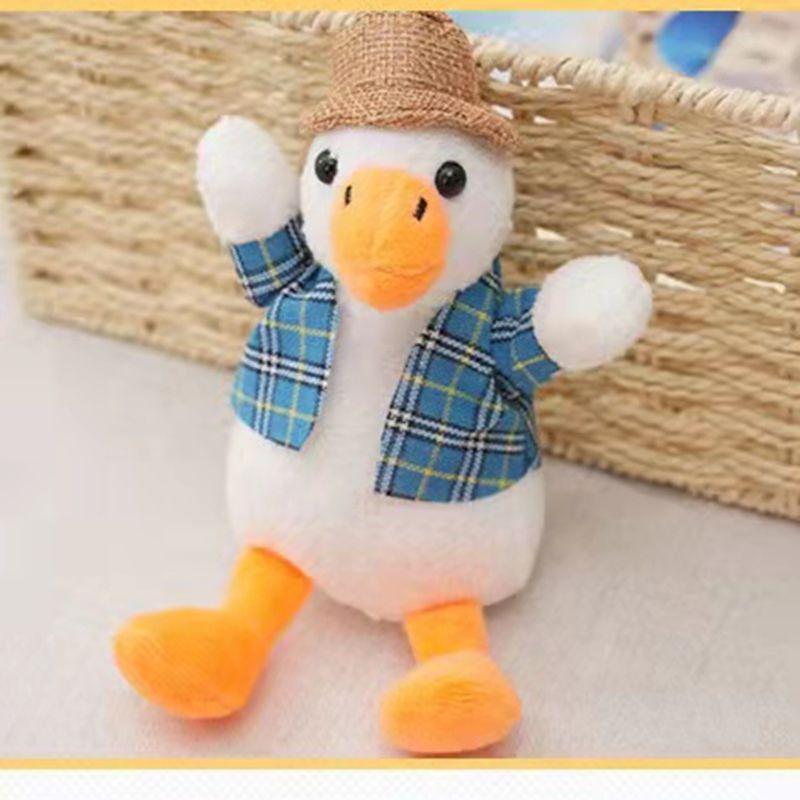 

Duck Yellow Little Keychain Backpack Ornament Straw Hat Duck Pendant Toy Kids білий