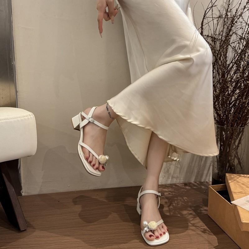 French niche pearl one-word sandals 2025 summer new with skirt cover toe sandals wear Roman sandals