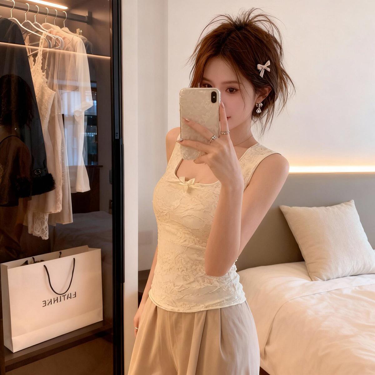 

Spring 2026 U-neck Camisole: Sweet & Spicy Slimming Top with Bow Detail S - 80-95 jin абрикосовый