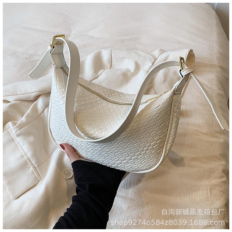 

Casual dumpling bag women s 2025 new trendy autumn and winter fashion woven messenger bag simple niche texture messenger bag белый