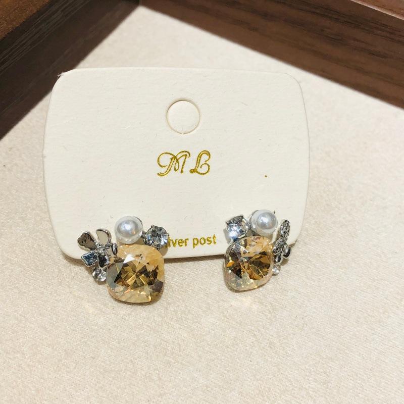 Inlaid Rhinestone Asymmetric Butterfly Flower Pearl Earrings for Women Summer Stud Earrings Fashion Sweet Jewelry Gifts