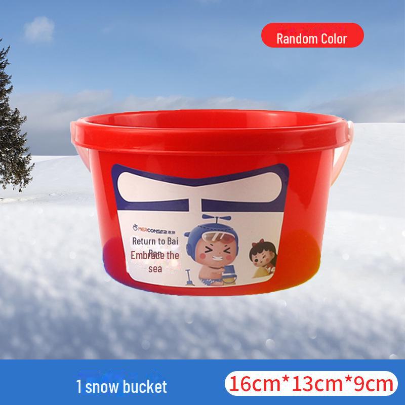 Outdoor Little Yellow Duck Snowball Clip - the Ultimate Tool for Making Perfect Snowballs Effortlessly! Ideal for Snowball Fights and Winter Fun.