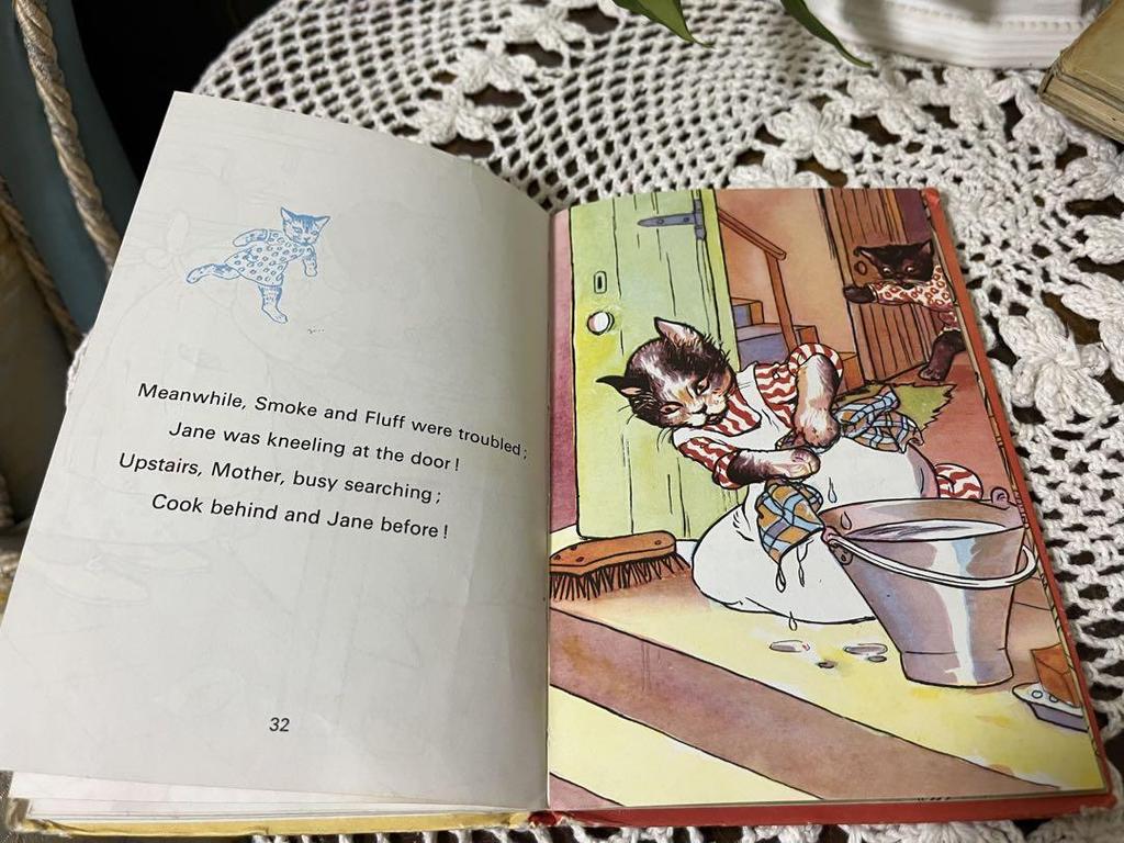 [USED] British Picture Book SMOKE and FLUFF