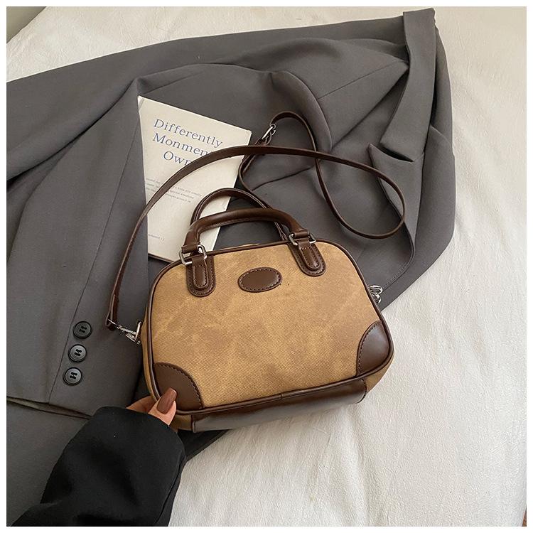 2025 autumn new single shoulder messenger bag small square bag simple portable high value retro women's niche fashion hand bag