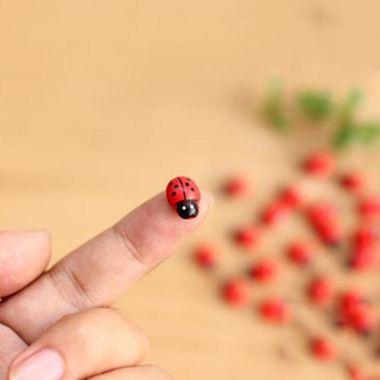 100Pcs/Set Manual Mini Wooden Ladybird Micro Landscape Decor DIY Wall Sticker