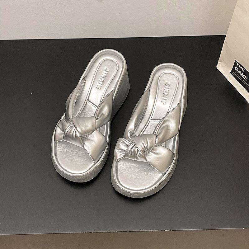 

Французская мода толстая подошва с юбкой сандалии высокого класса женские 2025 лето новые удобные и универсальные, не устают ноги 39