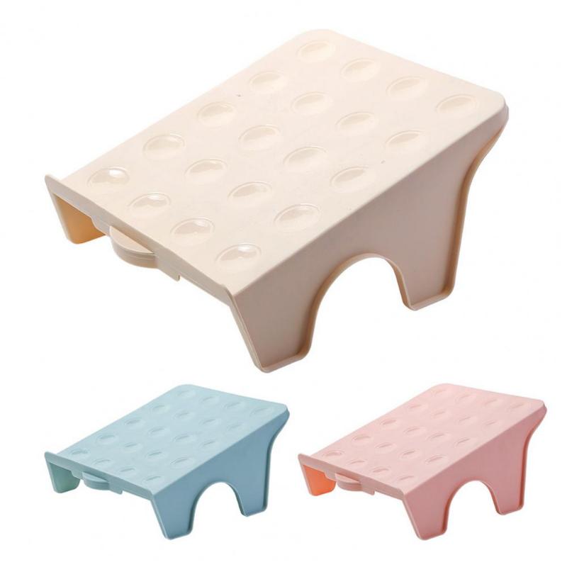 Plastový dvouvrstvý úložný botník, dvouvrstvá skříňka na botky, integrované třídění botníků, botník na odkládání bot, bytové doplňky