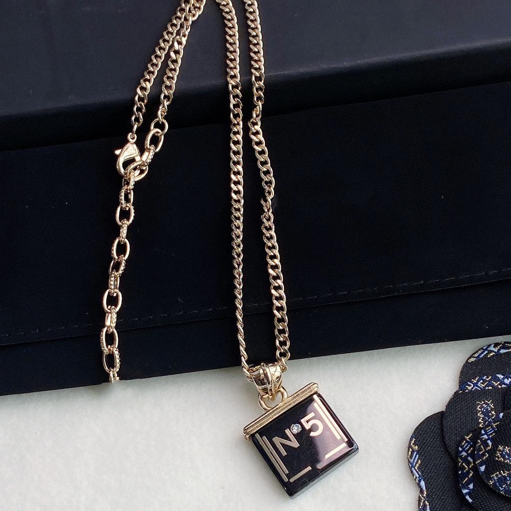 Set Bijuterii de Modă de Marcă Pentru Femei Lanț Gros Petrecere Sticluță de Parfum Choker Cercei Rășină Literă Unică 5 Lanț de Cupru