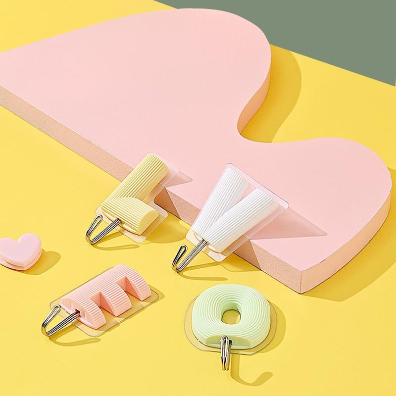 4PCS Cute Hook Strong Viscosity Cartoon LOVE shape Hooks Plastic Punch-Free Key Hook Door Dormitory Available Lovely Decoration
