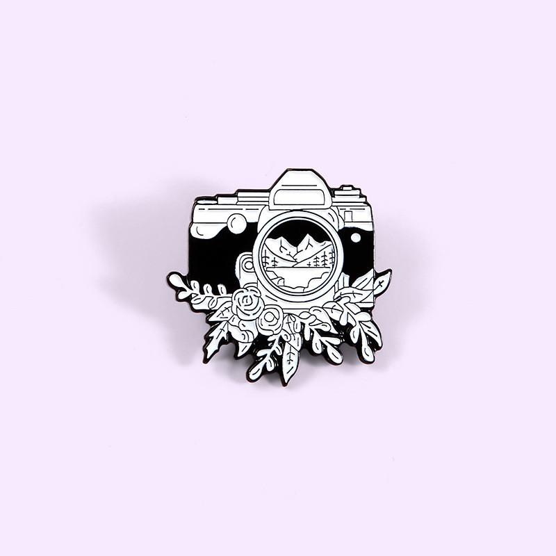 Retro Distinctive Black And White Camera Brooch Beautifully Crafted Alloy Pin For Apparel Stylish