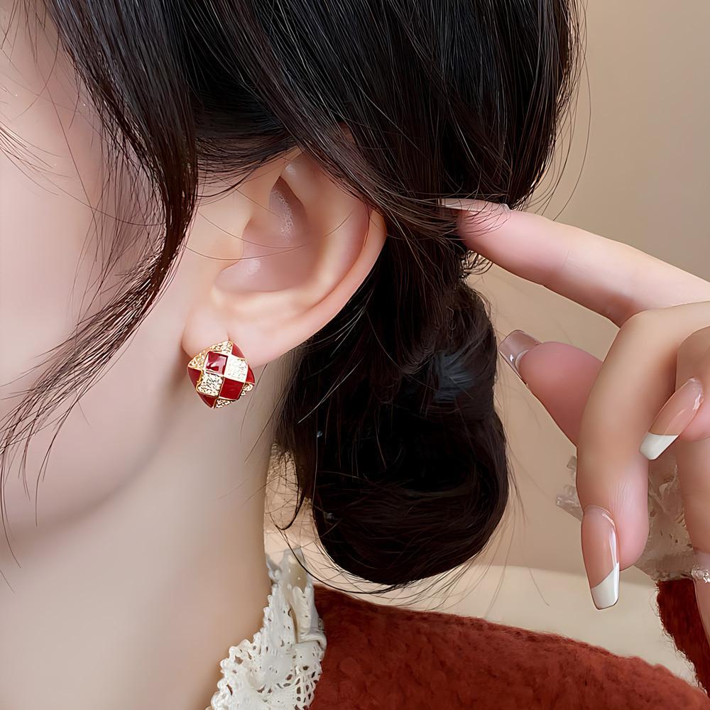 Red Checkerboard Pattern Niche Earrings