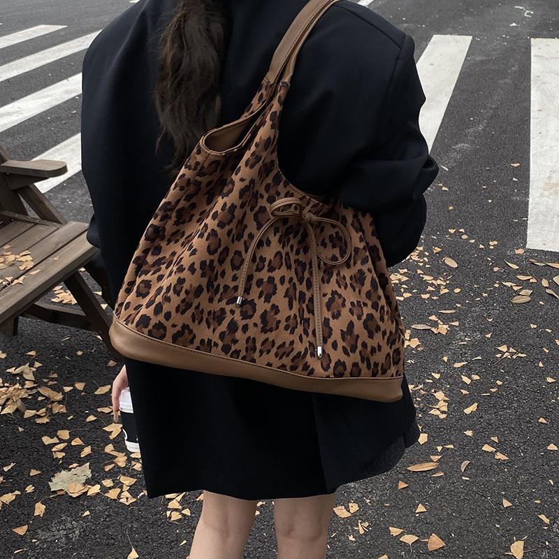 Bag Female Leopard Print Retro Commuter Portable Tote Bag New Suede Shoulder Armpit Messenger Bag