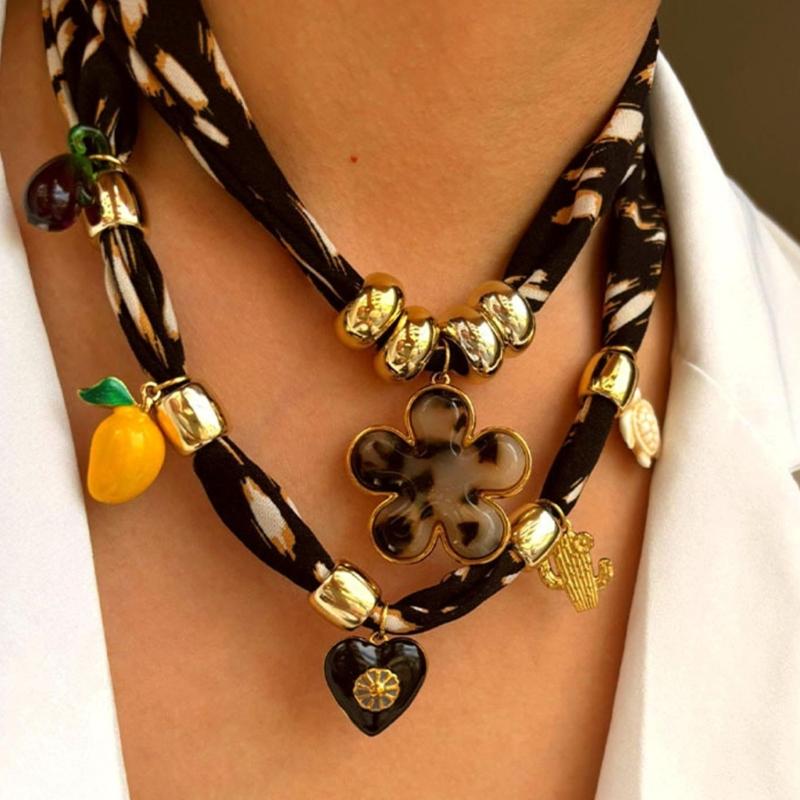 Stylish Leopard Print Rope Necklace With Floral Heart Pendant for Women Fashion Jewelry Gift