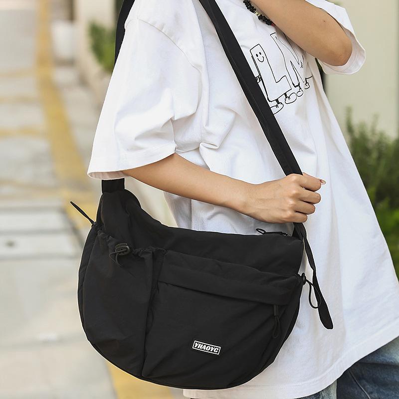 2025 new fanny pack simple and versatile male and female college students high value going out leisure commuting crossbody breast bag