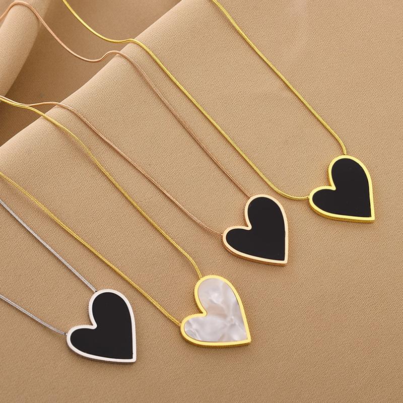 Do Not Fade White Black Shell Heart Stainless Steel Pendant Necklace For Women Luxury Korean Fashion Aesthetic Chains Necklaces