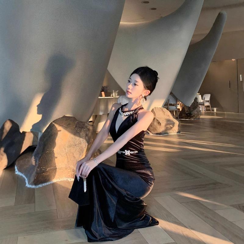 Temperament Celebrity Heavy Industry Order Diamond Neck Light Luxury Black Dress Slim Female Golden Velvet Dress Dress