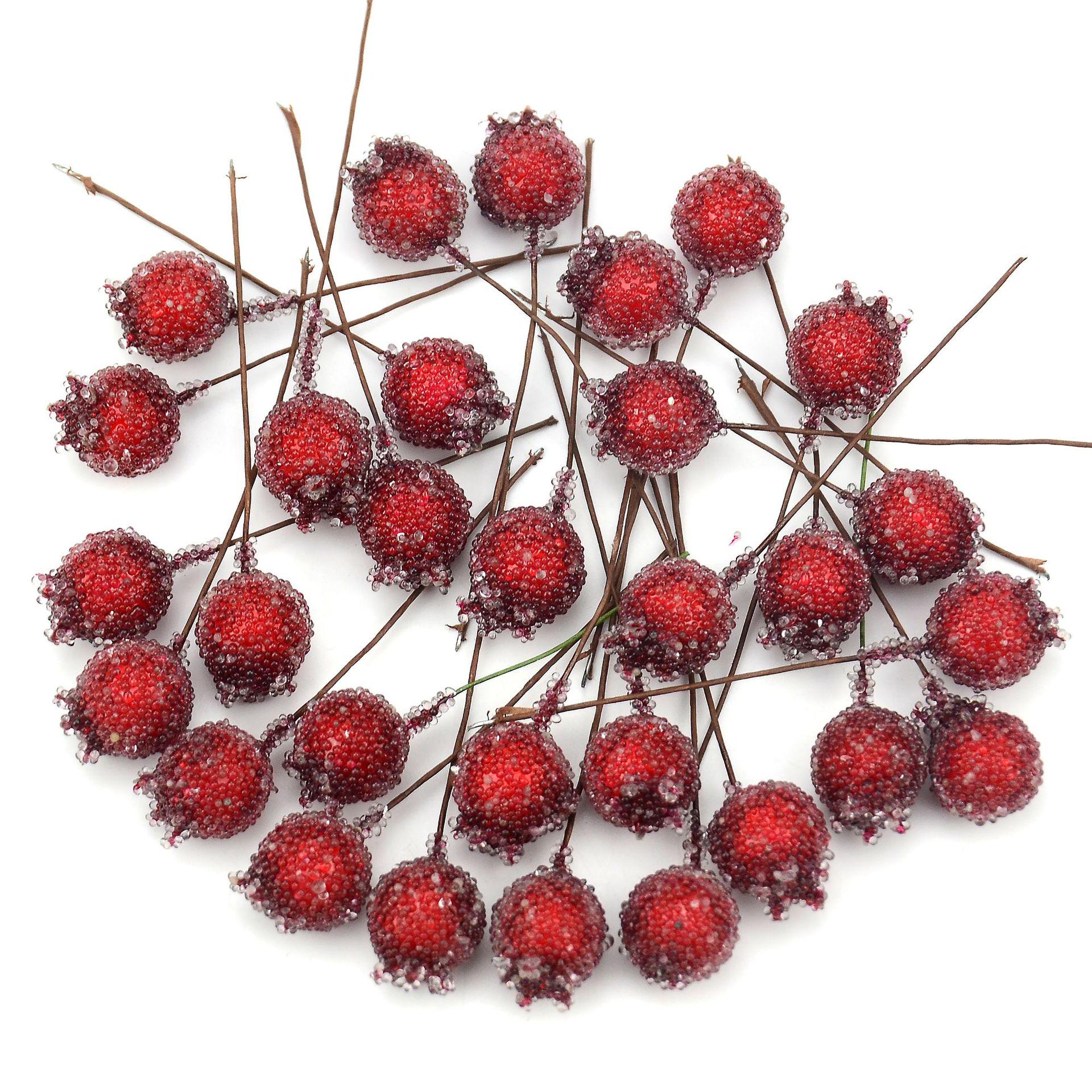 Рождественская композиция-венок из искусственных пенопластовых ягод, гранатовых цветов и лозы