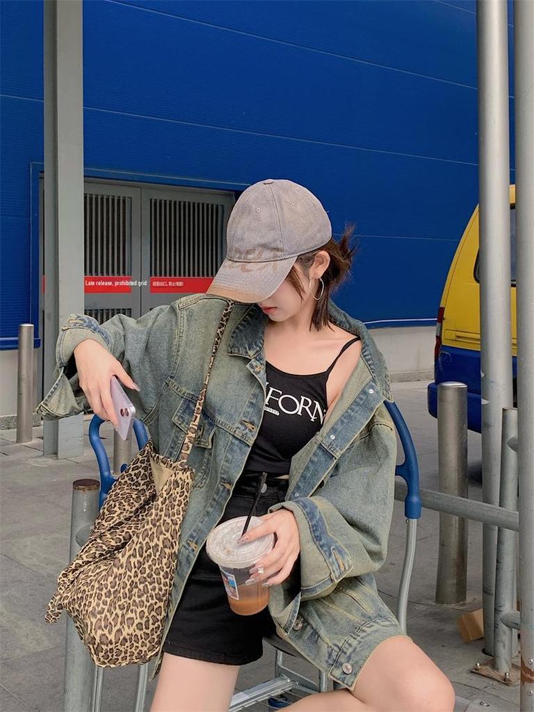 Women's Washed Retro American Denim Jacket - Trendy High Street Style, Unisex, Versatile for Spring & Autumn 2025, Korean-Inspired.