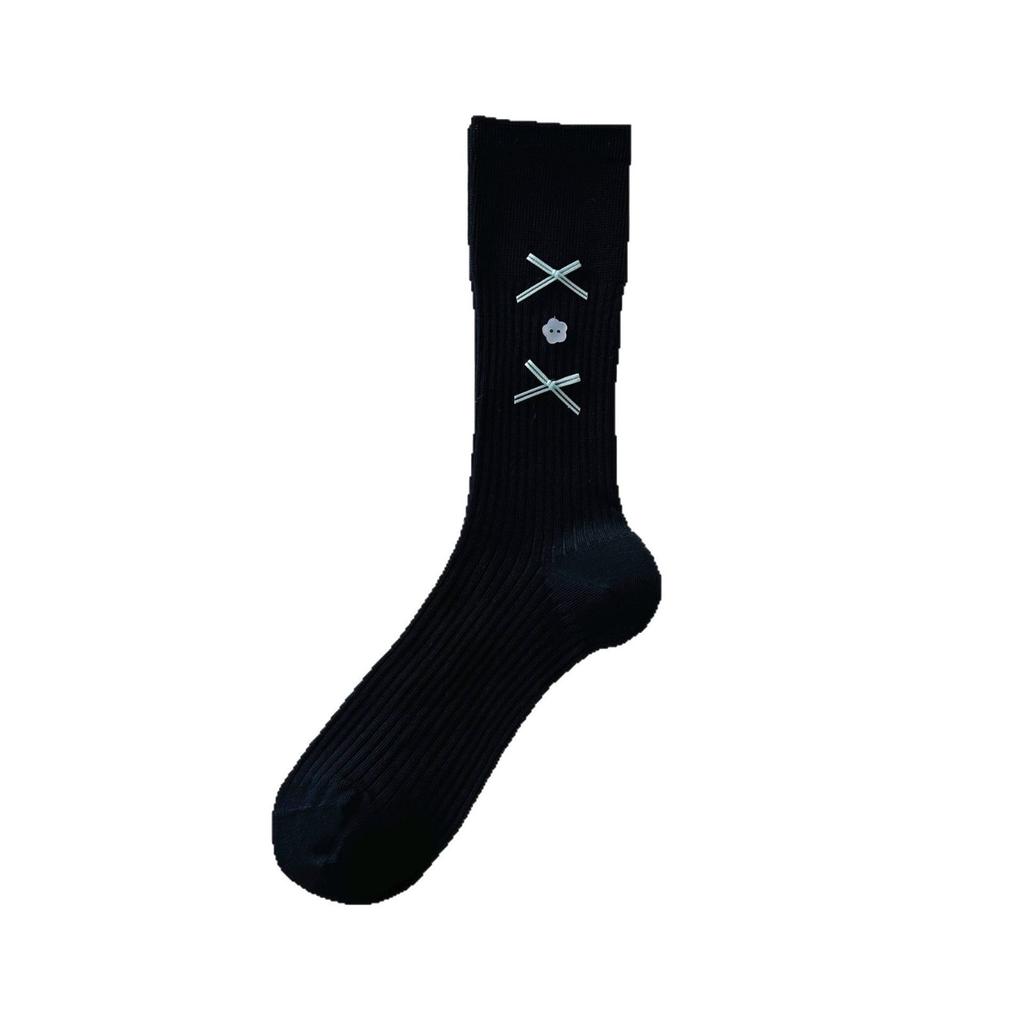 Thin Ballet Style Socks With Solid Color Buttons And Bows Tied With Gray Mid-Tube Piles Of Socks