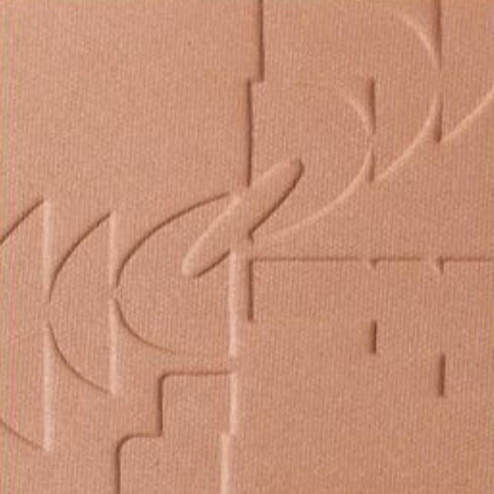 

TWO SLASH FOUR Румяна для лица 5,5 г Bae Beige