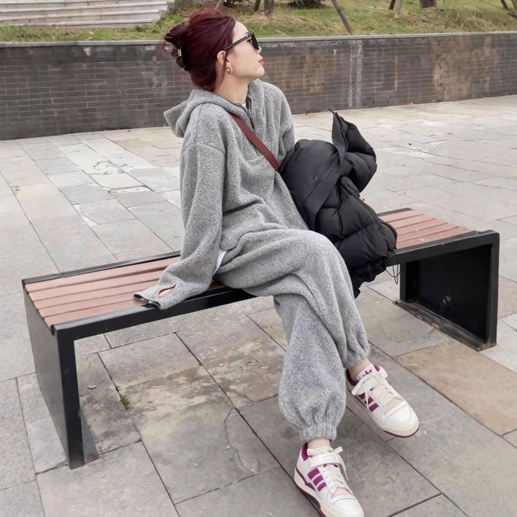 

Korean-Style Winter Set: Loose Grey Half-Zip Fleece Hoodie & Thickened Pants S