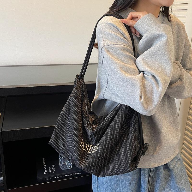 Lazy Wind Lightweight Versatile Plaid Underarm Bag Women's New Simple Large-capacity Commuter Shoulder Tote Bag