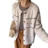 Neuer Herbst- und Winter-Rundhals-Strickpullover-Cardigan mit Hornknöpfen für Damen, Casual- und vielseitiger Pullover mit Stickerei im Waldstil