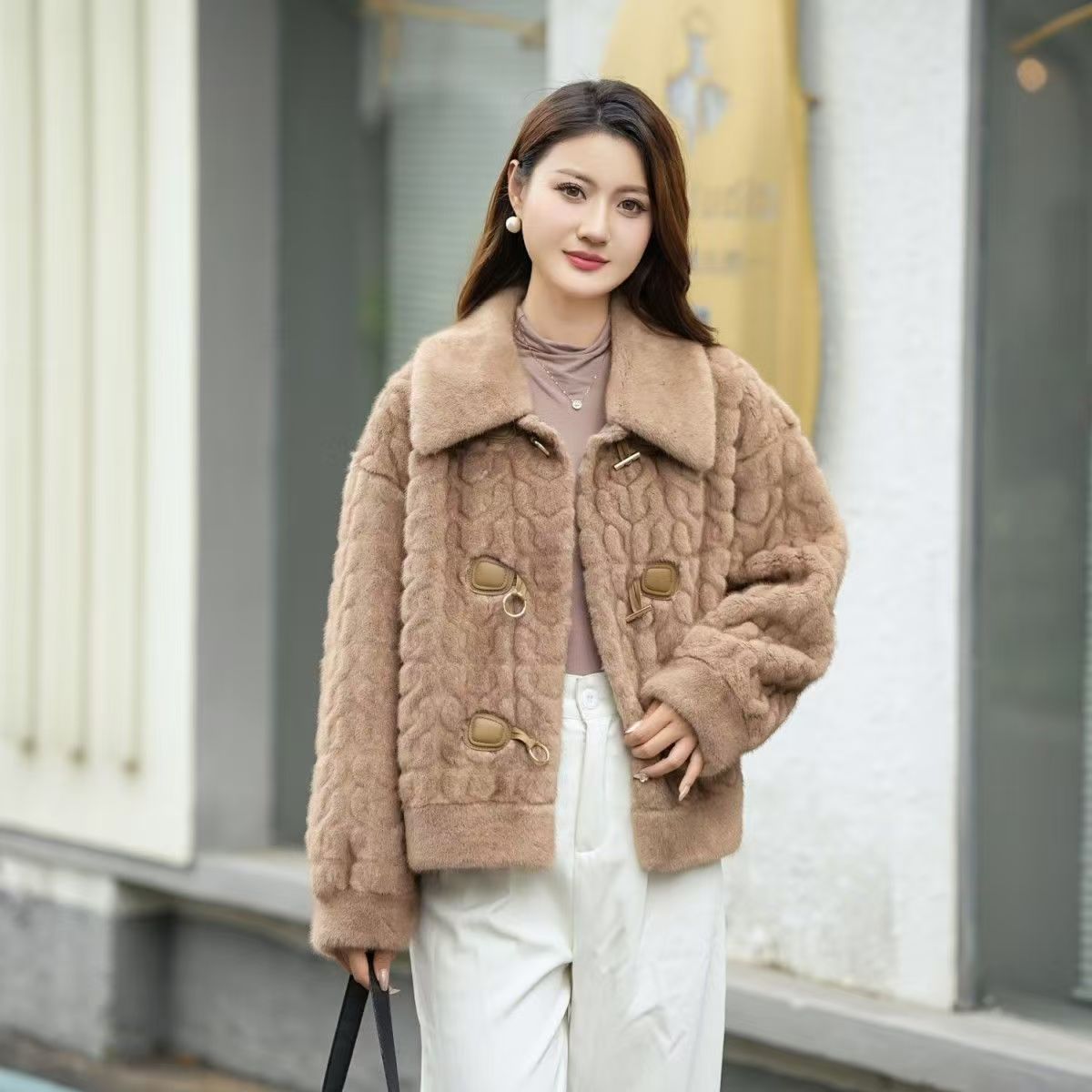 

Куртка из искусственного норкового флиса короткая новая модная женская благородная шерстяная куртка с лацканами для женщин среднего возраста L (140-80 kg) темные хаки