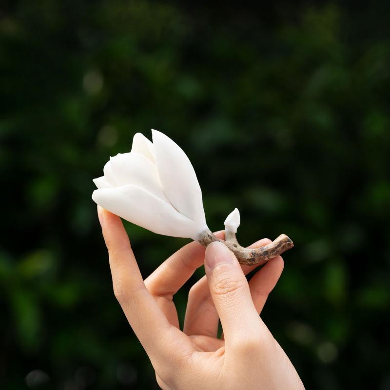 Magnolia Pen Holder, Brush Holder, Ceramic Bracket, Creative Paperweight Ruler, Brush Holder, Plum Blossom Pen Holder.